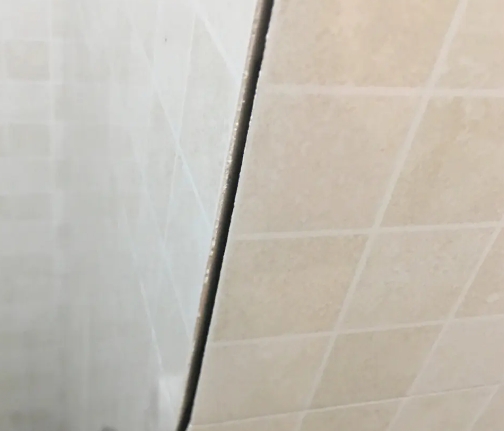 小金瓷砖空鼓维修公司分享阳台瓷砖脱落的修复过程可以分为以下几个步骤