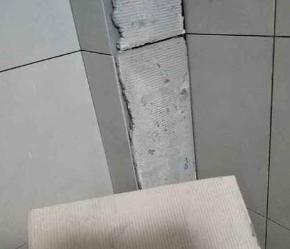 小金瓷砖空鼓维修公司分享下厨房瓷砖脱落的补救措施。